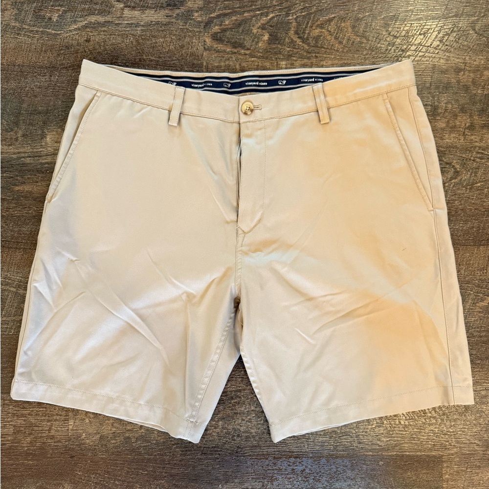 Vineyard Vines shorts 38